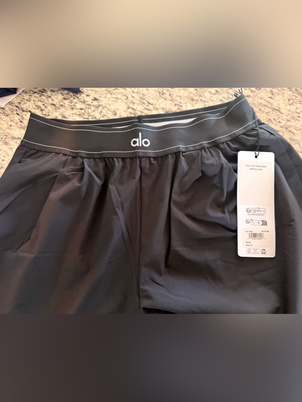NWT Alo Yoga Suit Up Trouser (Regular Length) in Black 🖤 - Picture 4 of 7